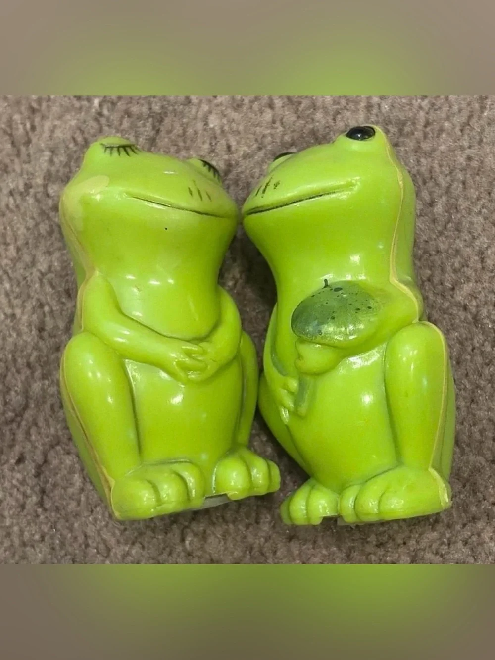 Vintage Anthropomorphic Green Frog Plastic Salt & Pepper Shakers Kitsch Cottage